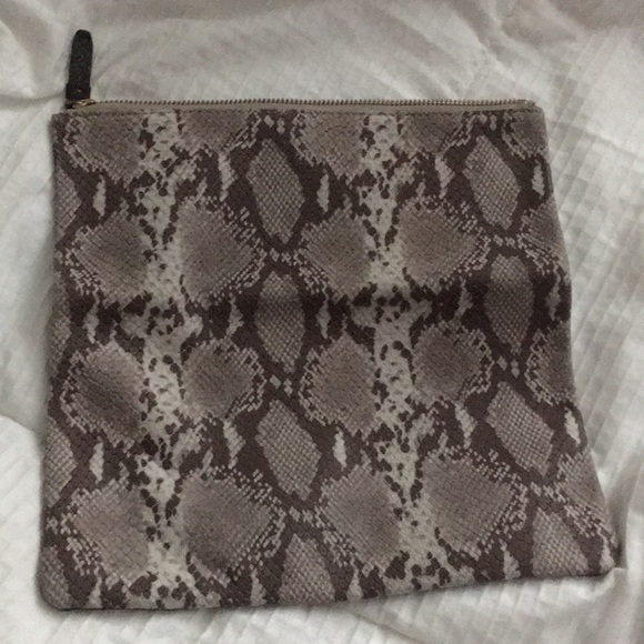 Snake skin leather zipper clutch - Picture 2 of 6
